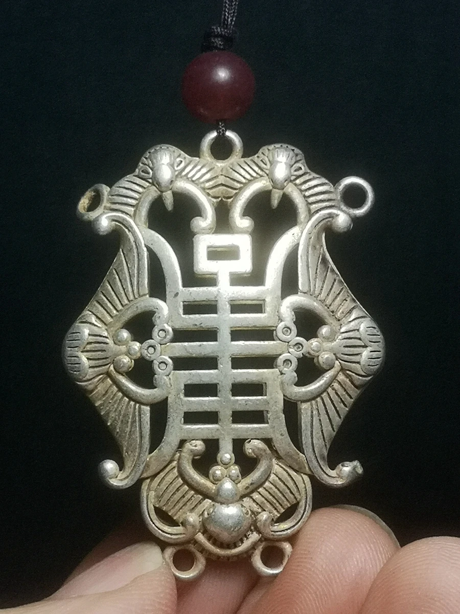 YIZHU CULTUER ART Collection Old China Tibet Silver Handmade Auspicious Bat Pendant Amulet Decoration Gift