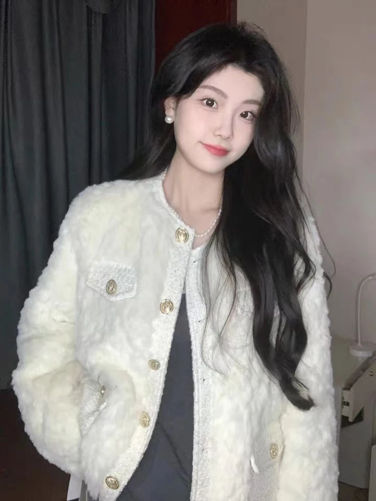 

Lamb Wool Jacket Outerwear Woman Colorblock Sleeve Fit Sectioned Joint Dimension Zoned Connection Measure Divided Junction Size