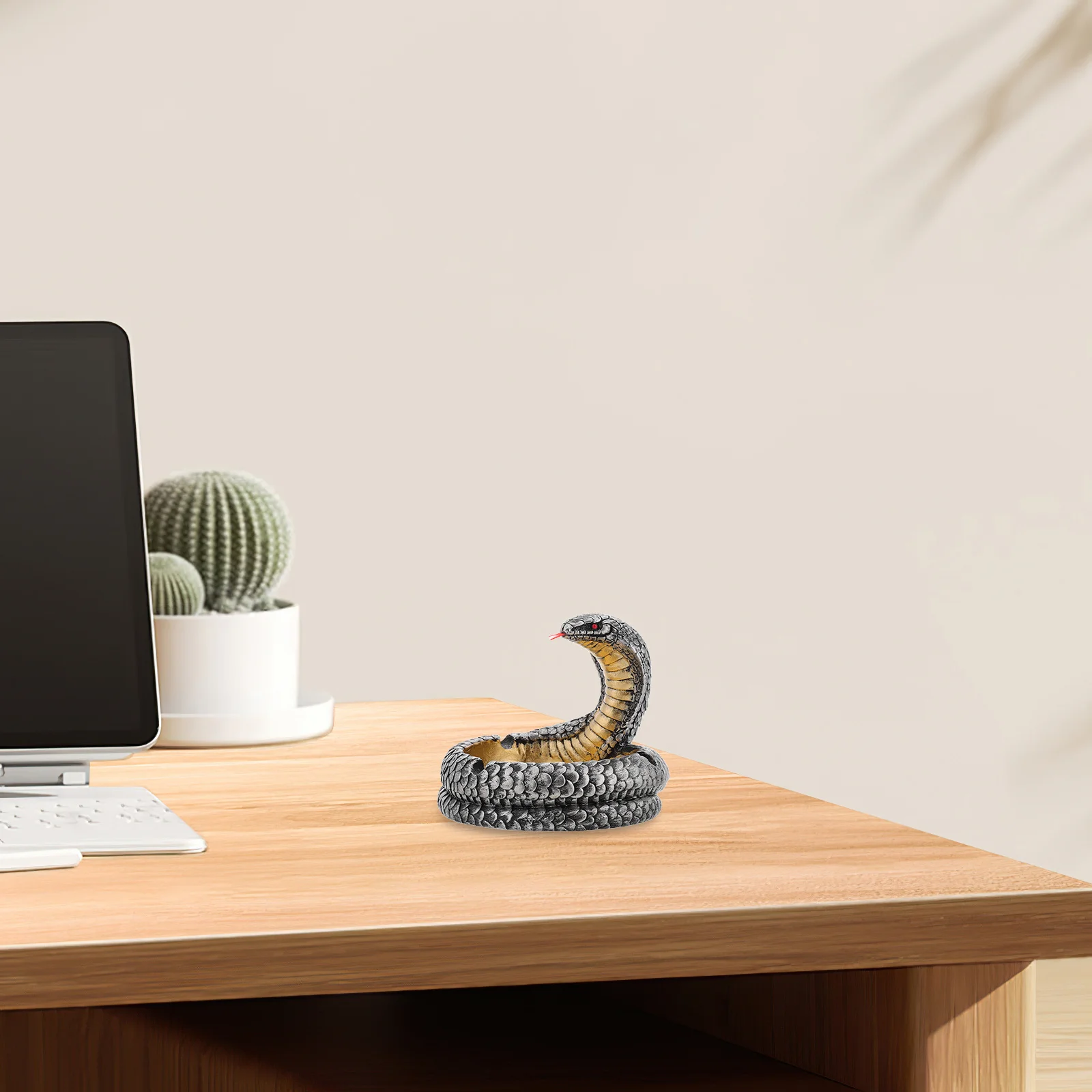 

Realistic Resin Snake Ashtray Animal Shape Cigar Holder For Indoor Outdoor Decor Halloween Party Novelty Gift Home Decoration