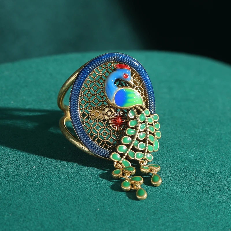 Vintage Peacock Painted Ring for Women Hollowed Out Screen Jewelry Olive Leaf Tail Animal Accessories New in Cooper Material