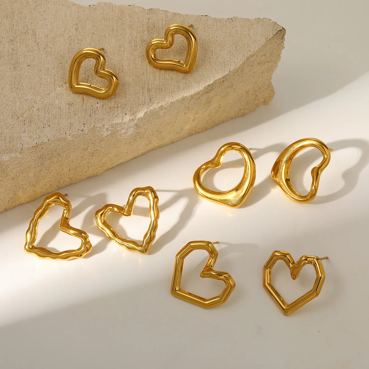 

Cute Romantic Heart Stud Earrings Gold Plated Stainless Steel Charm Jewelry for Women Female Wedding Party Ear Studs Accessories