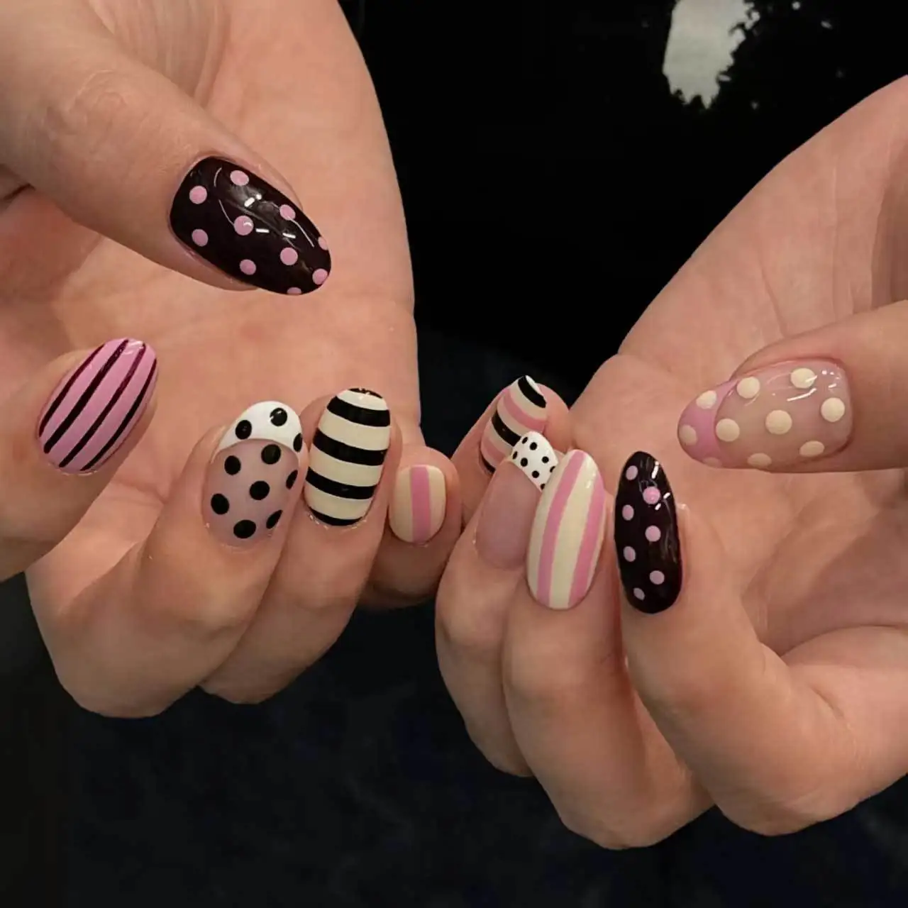 24pcs Y2k Short Round Fake Nails with polka dot striped star elements Design False Nails INS Fashion Sweet Cool Press on Nails