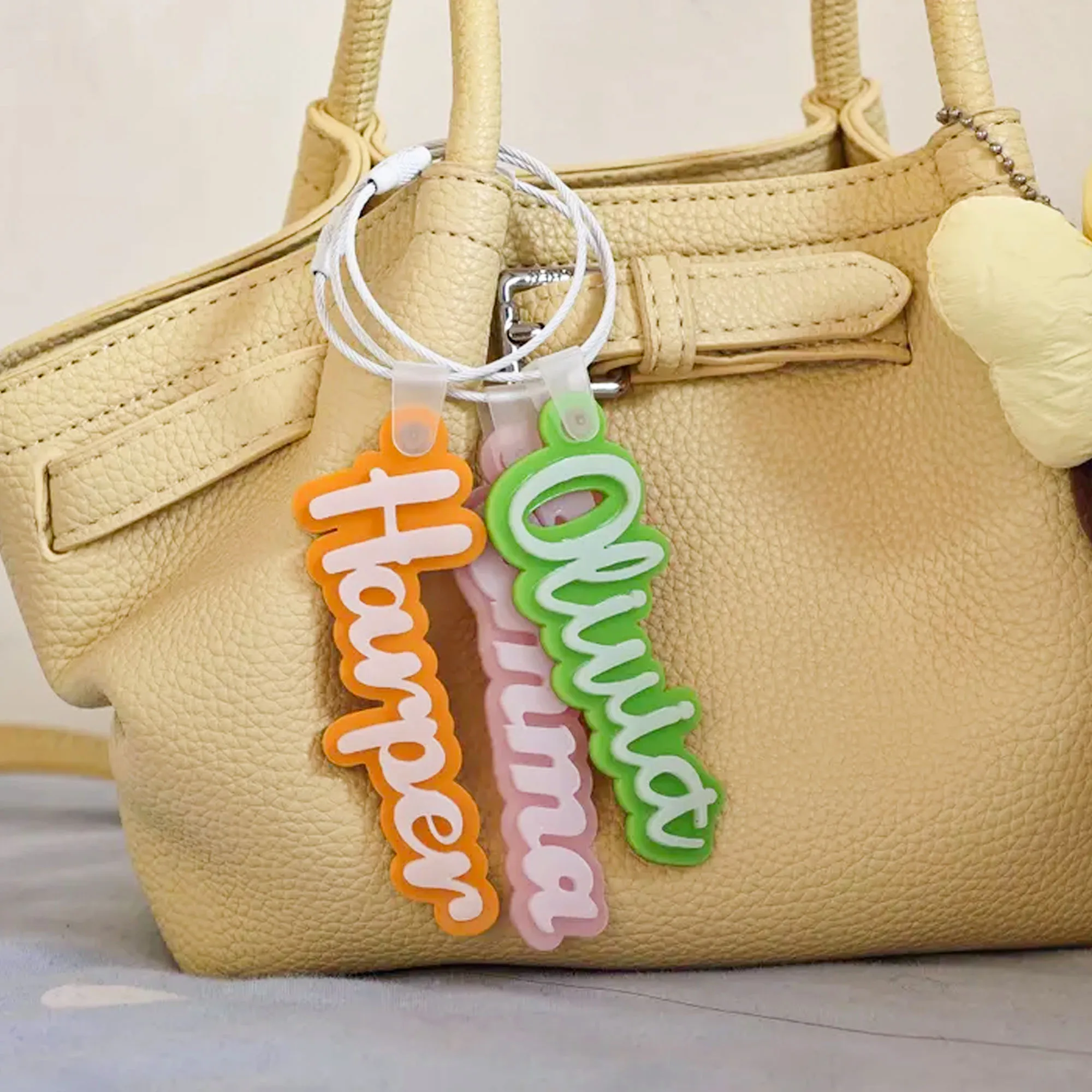 Personalisierter zweifarbiger Schlüsselanhänger | Funky Bubble Style Acryl-Rucksackanhänger, Schulranzenanhänger, personalisierter Namensanhänger, Schlüsselanhänger, Gepäckanhänger – Detail 2