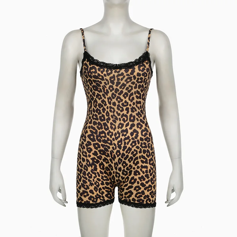 セクシーなスパゲッティストラップ、レースパッチワーク、ヒップアップ効果のあるタイトフィットショートジャンプスーツ、2025年夏新作、レオパード柄ロンパース