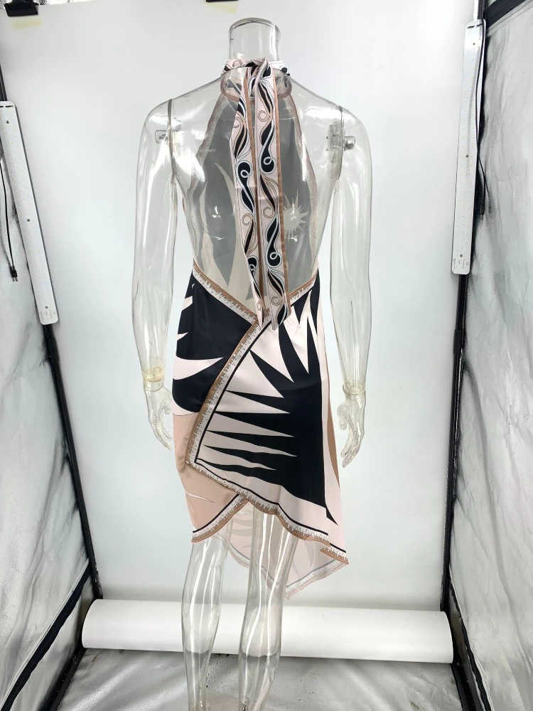 فستان حفلات طويل على طراز عطلة صيف 2025 مثير برقبة معلقة وطباعة زهور بدون ظهر من الساتان على طراز الشاطئ #5