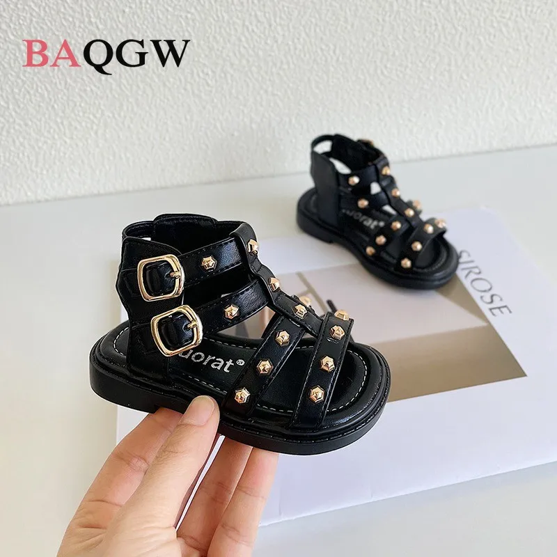 

2024 Summer Children's Retro Roman Sandals for Girls New Korean Comfortable Soft Sole Outside Girls' Fashion Rivet Beach Shoes