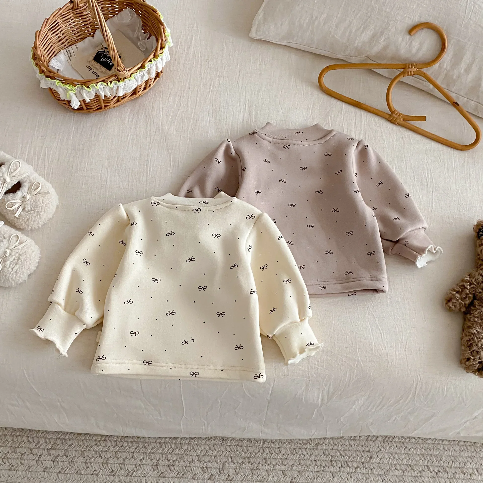 الشتاء 0-5Y الفتيات الملابس الكورية نمط تكدرت طوق القوس طباعة طويلة الأكمام تي شيرت الأطفال سميكة ملابس داخلية بلوزة