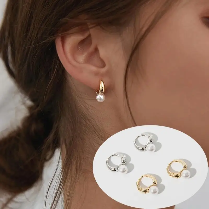 Trend Korean Kpop Gold Color Simple Cute Pearl Ear Clasp Hoop Earrings For Women Tiny Huggies Earrings Wedding Party Jewelry