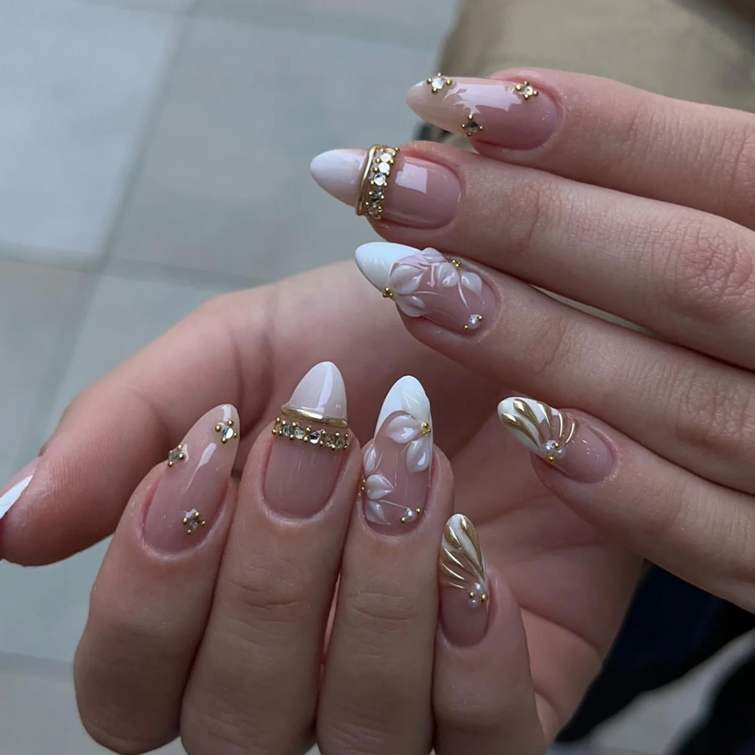 24Pcs Almond White Edge French False Nails 3D Flower Gilded Design Nails Press on Diamond Reusable Artificial Stick on Nail Tips