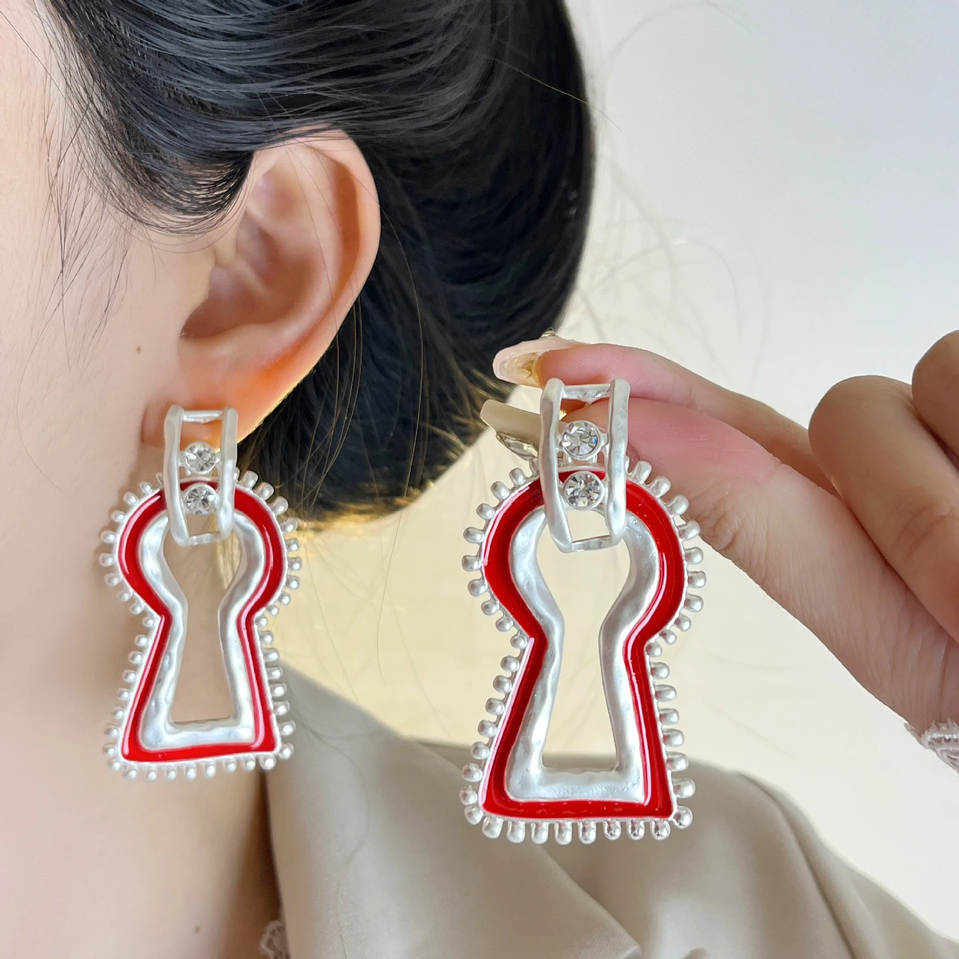 Exaggerated Personality Retro Keyhole Pendant Earrings