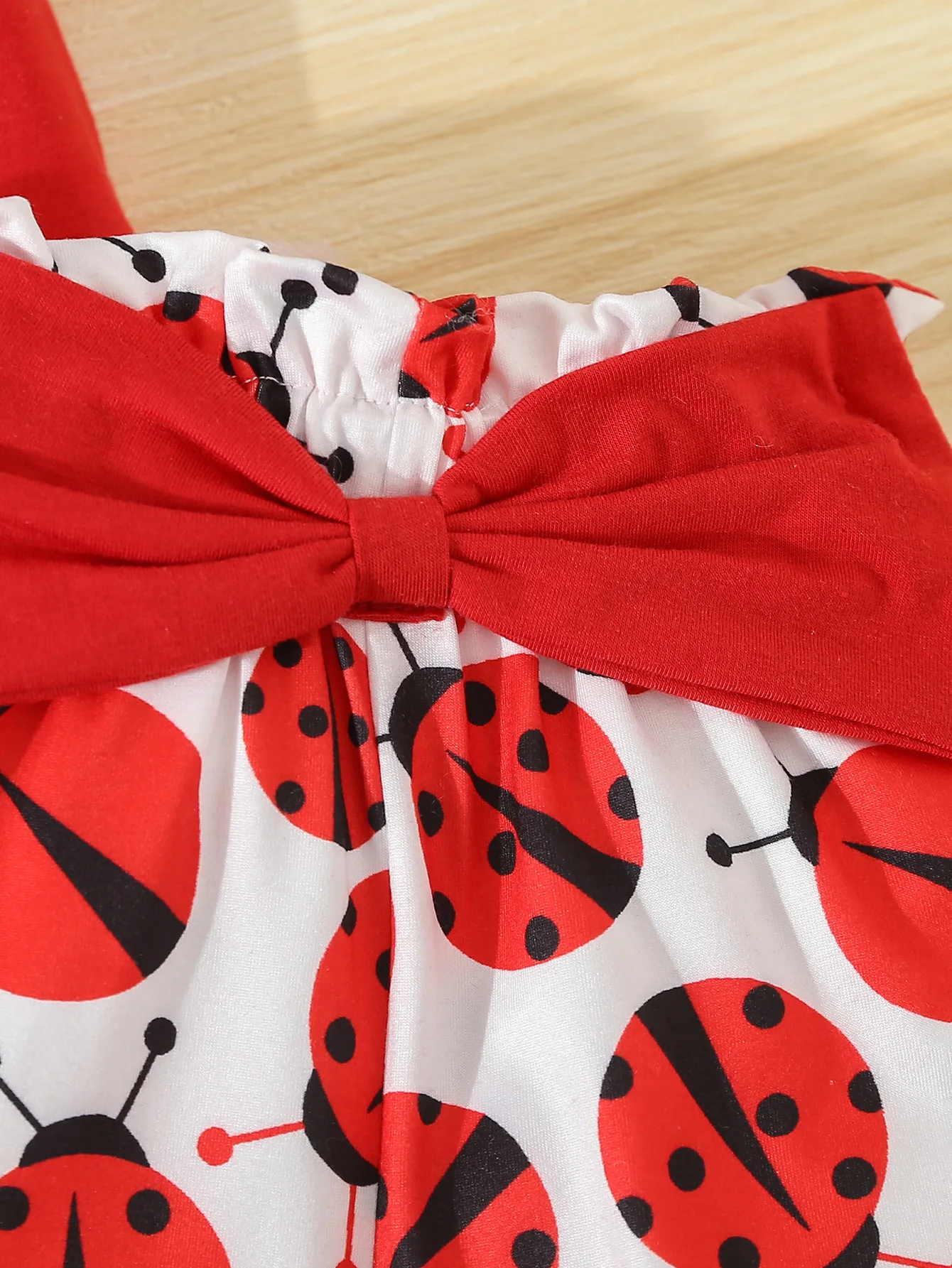 ฤดูร้อนน่ารัก Ladybug ชุด 2 ชิ้นชุดเด็กทารกเสื้อยืด + กางเกงขาสั้นสบายๆทารกแรกเกิดเด็กทารกน่ารักเสื้อผ้า