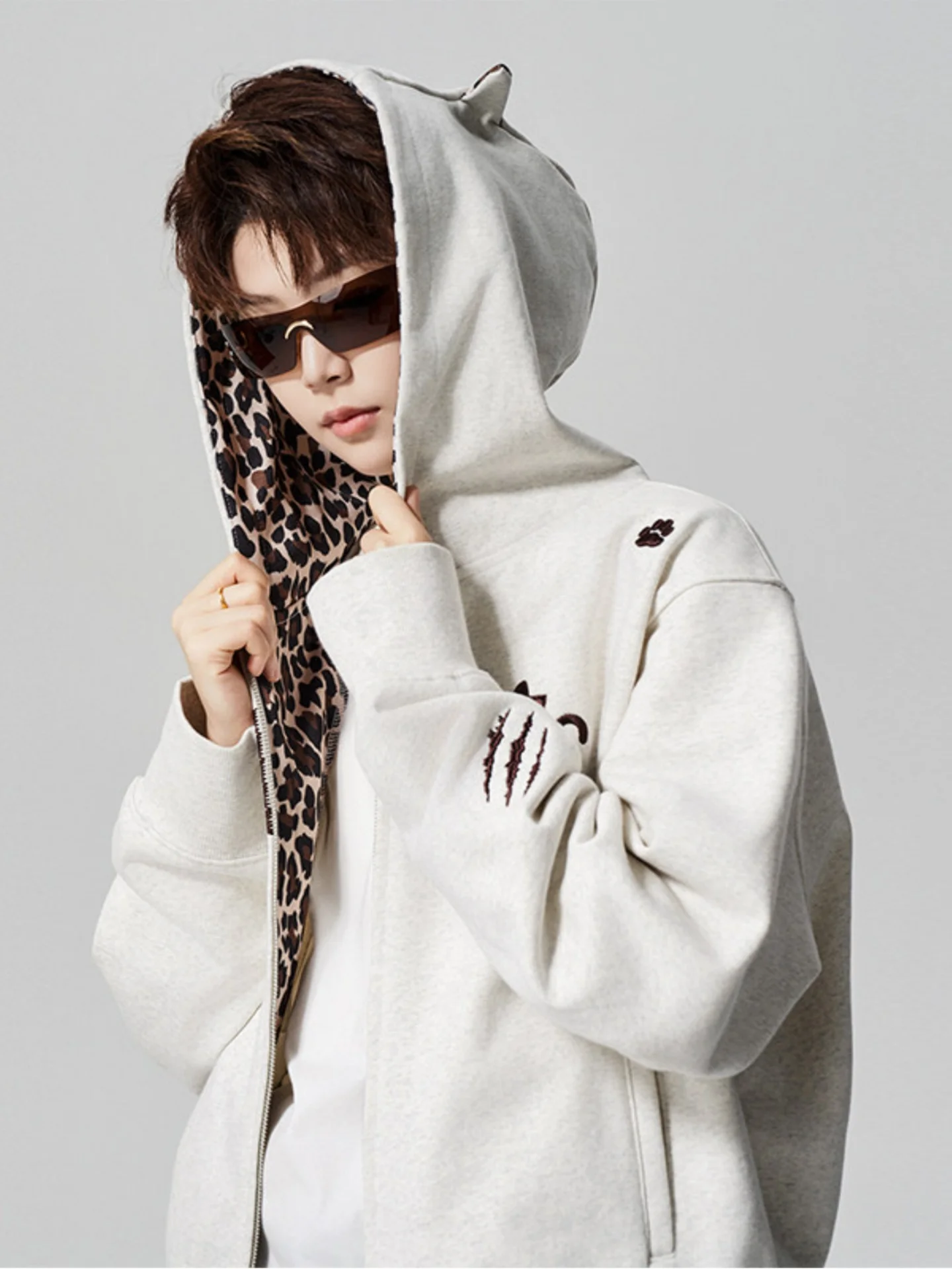 

Мужская утепленная толстовка с капюшоном на флисовой подкладке, с вышивкой и леопардовым принтом, в американском стиле, Cleanfit, удобная, с длинными рукавами