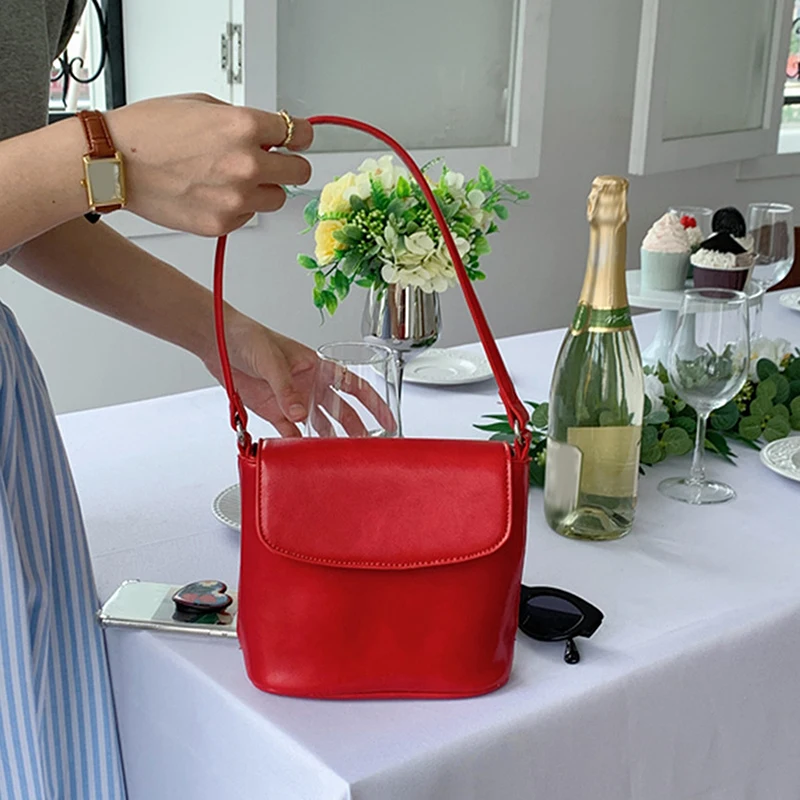 

Chic Korean INS Phenomenon Tailored Design Red Shoulder Bucket Bag For Women Self-Made