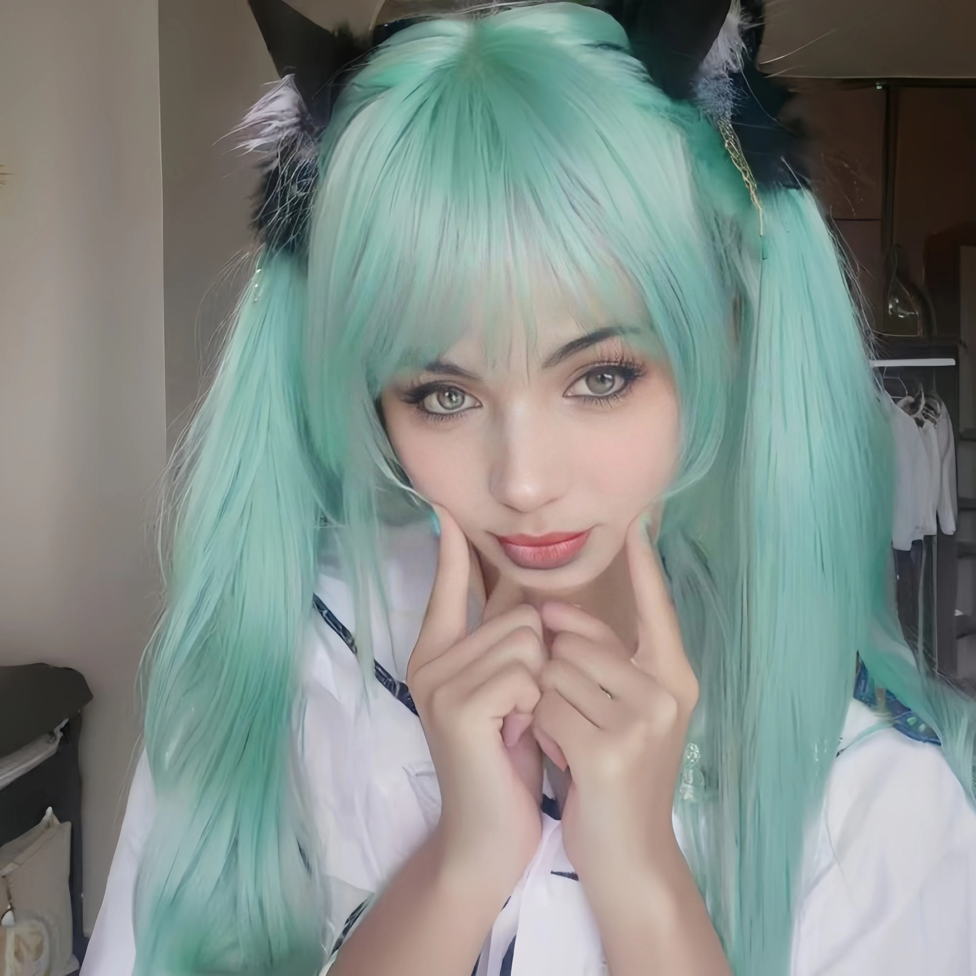 Mintfarbene Perücke für Frauen, lange glatte Haarperücke, Hatsune Miku, grüne Lolita-Perücke mit Pony, natürliches synthetisches, hitzebeständiges Material für den Alltag