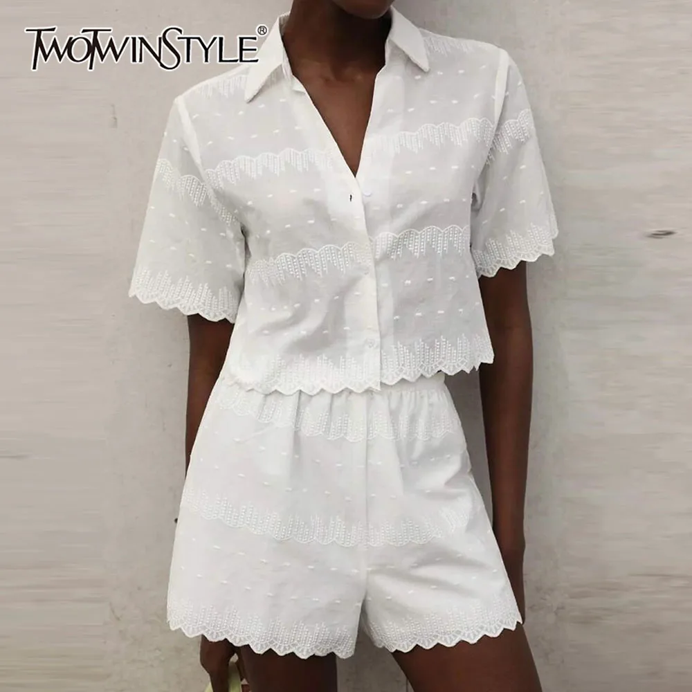 

TWOTWINSTYLE повседневный комплект из двух предметов для женщин, кардиган с короткими рукавами и лацканами, шорты с высокой талией, минималистичный домашний стиль, женский наряд