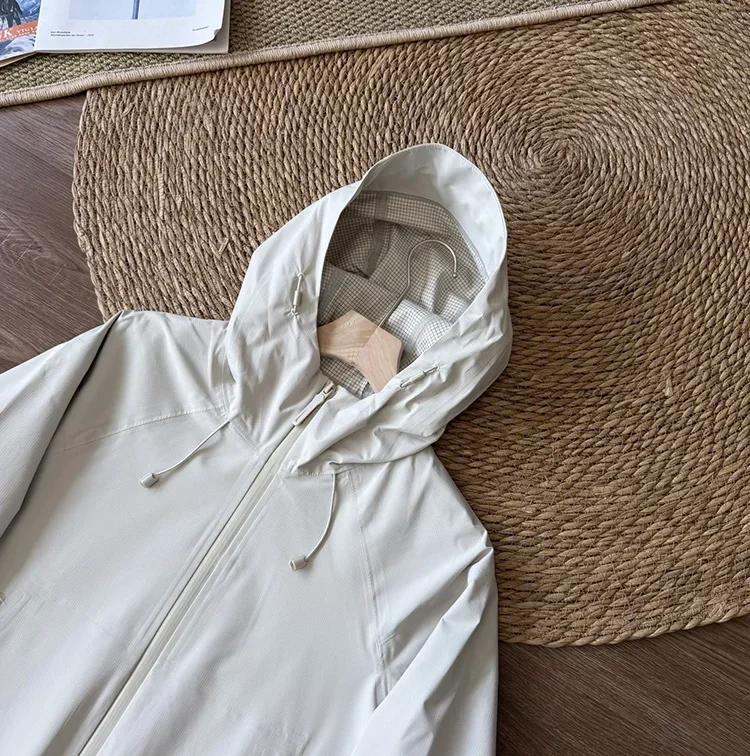 Unisex Windbreaker-Jacke mit Kapuze in Unifarbe – Leichte Reißverschluss-Oberbekleidung für Herbstfahrten und Outdoor-Aktivitäten – Detail 10