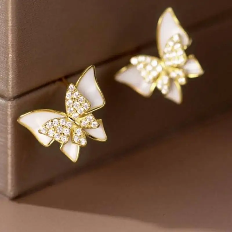 Huitan Ästhetische Schmetterling Frauen Ohrstecker Eingelegte Glänzende CZ Party Verlobung Elegante Accessoires Frischen Stil Schmuck