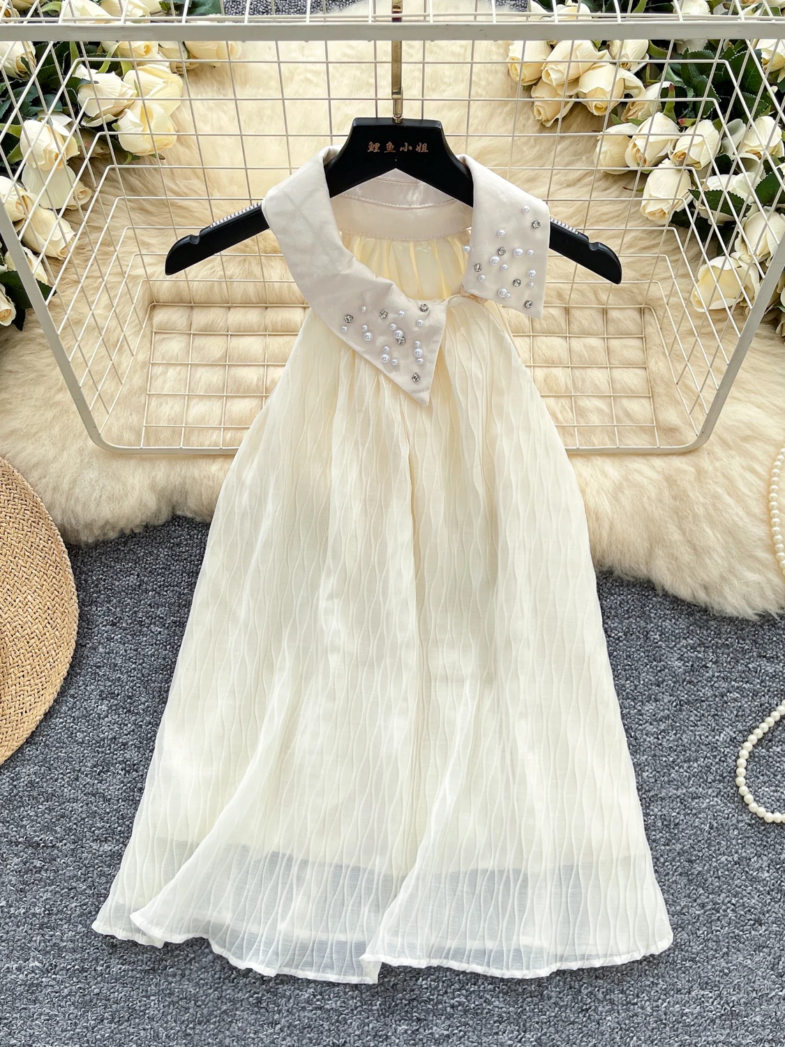 

Летний женский топ свободного кроя с бриллиантовой отделкой: модный, уникальный, красивый, трендовый жилет