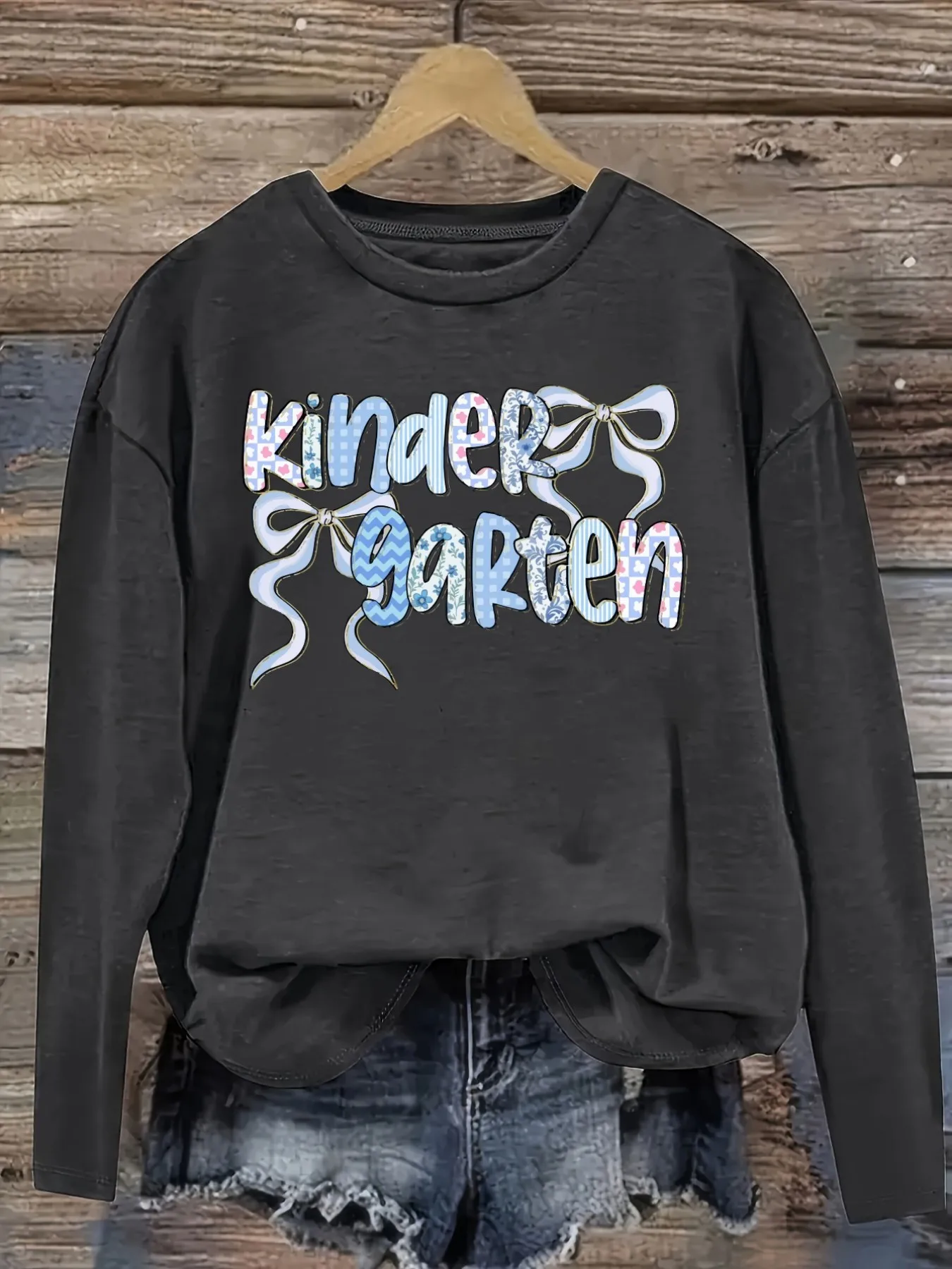 Women's Casual Long Sleeve Crew Neck T-Shirt Kindergarten Bow Pattern Print Design Design, Round Neck Women's Clothing, Machine Washable, Slightly Elastic, Loose Fit, Spring Autumn Winter Women's T-Shirt, Halloween Costume Outfit view 2