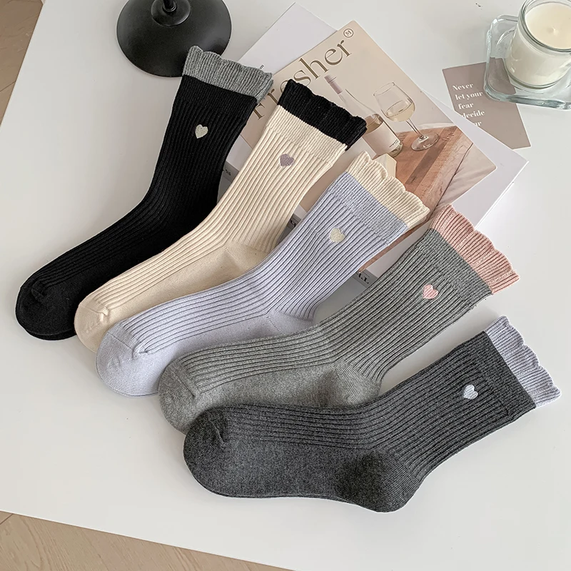 גרביים ארוכות עם רקמת לבבות