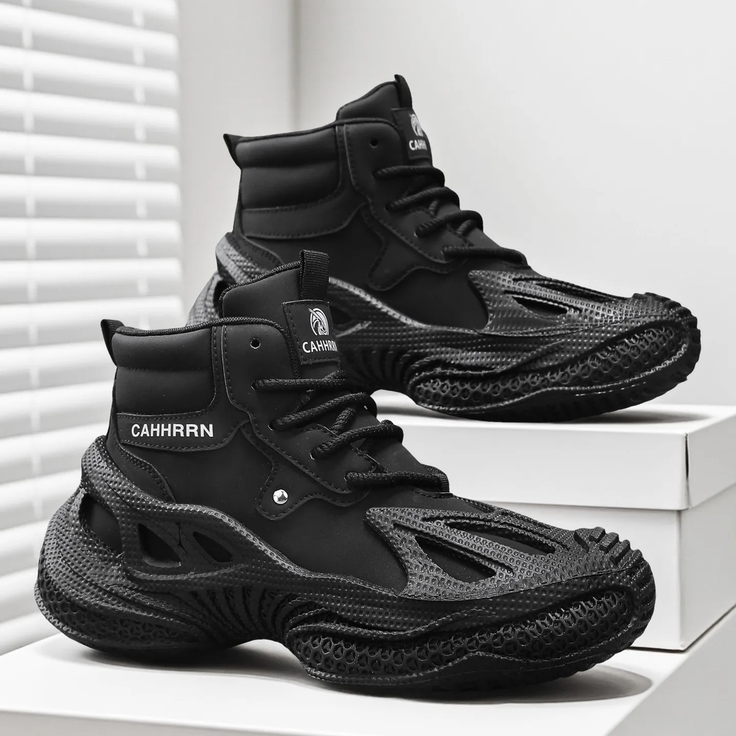 

Men Casual High Top Sneakers Platform Skateboard Shoes Slip On Ankle Boots Outdoor Comfortable Vulcanized Sneakers For Male 44