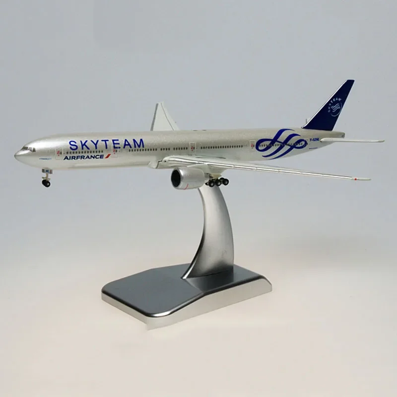 Diecast 1:500 Scale B777-300ER Simulation Alloy Aircraft Model Collection Souvenir Ornaments Adult Gift