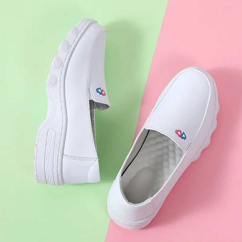 

Work Walking Soft Non Slip Hospital Nurse Shoe Genuine Leather Women Flats Shoes 2025 Slip on Women's Loafers