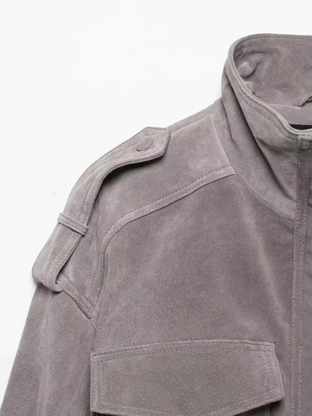 Damen-Cargojacke, kurz geschnitten, für Herbst und Winter, Damenmantel, Stehkragen, Träger, Schulterklappen, viele Taschen, gerippter Saum, lockerer Schnitt, lässige Oberbekleidung. – Detail 4