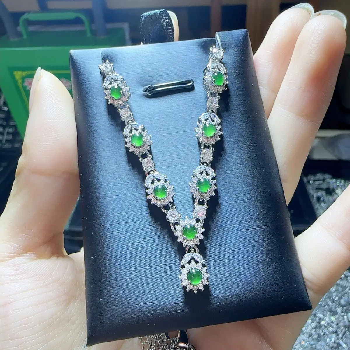 natural-a-jadeite-ice-yang-green-egg-noodle-pendant-chain