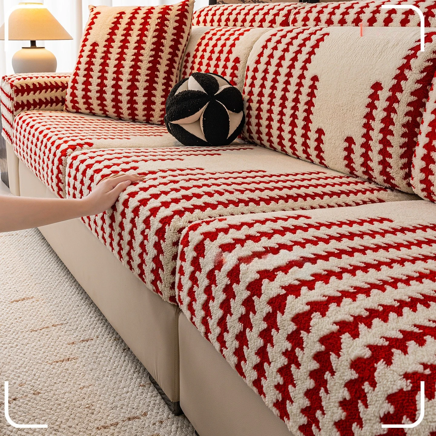 

Easy-going Velvet Sofa Covers Couch Covers Pet Friendly Universal Sofa Covers Loveseat Washable Stretch Slipcovers for Kid Proof