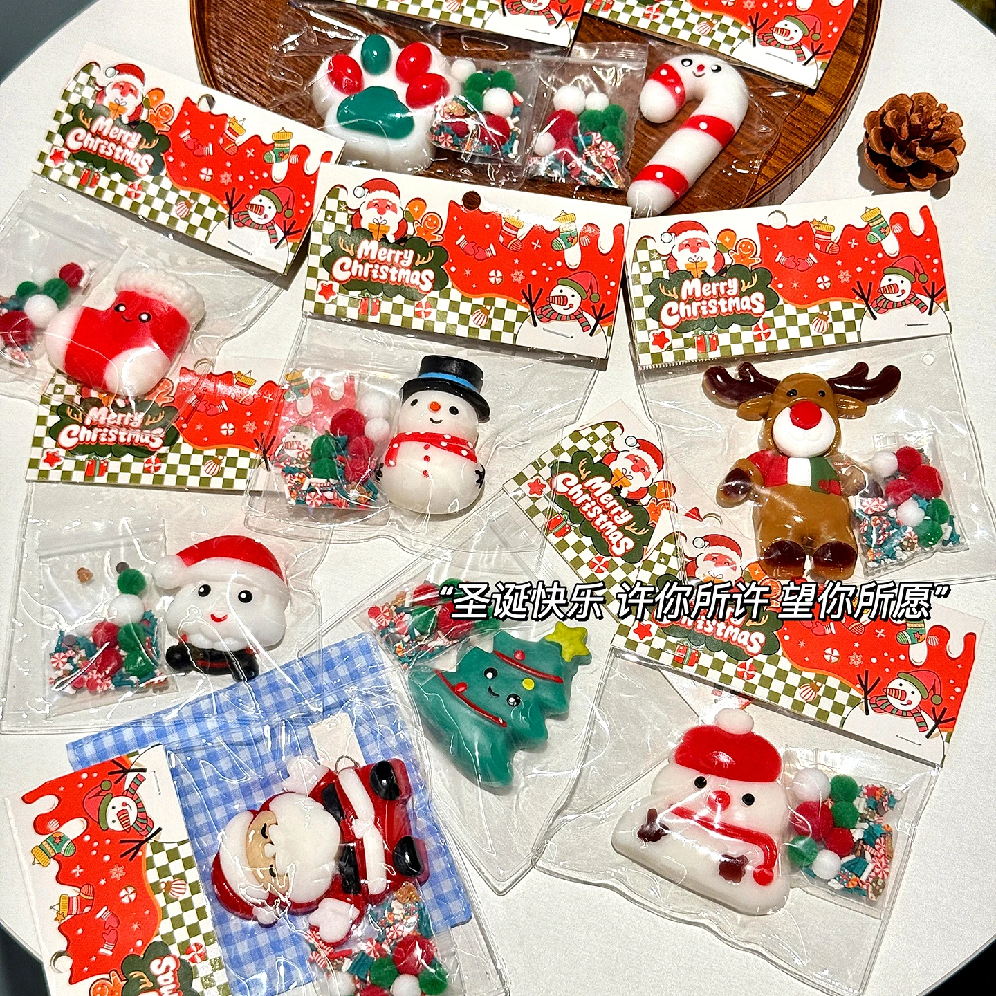 素敵なクリスマス タバ スクイーズおもちゃ サンタクロース 雪だるま フィジェットおもちゃ スクイーズ ストレス解消 パウ スクイーズ パーティーギフト