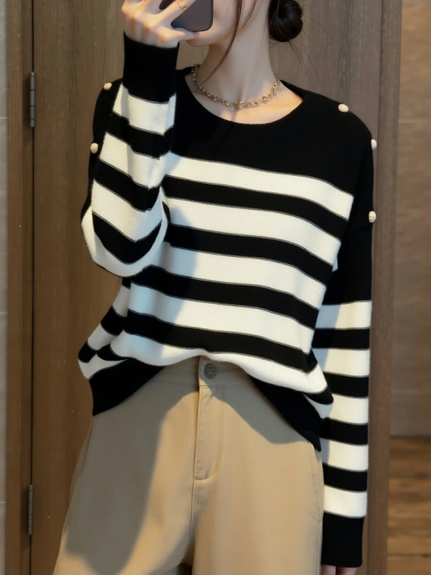 

High-End Striped Knitwear Women's Winter Loose Fit Long Sve round Ne Sweater Faionable Versatile Bla White Stripes