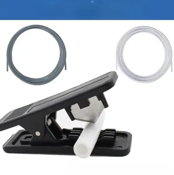 

Шланг из ПТФЭ длиной 10 м, совместимый с экструдерами 3D-принтера, разработанный для минимализма трения и поддерживает плавный поток нити