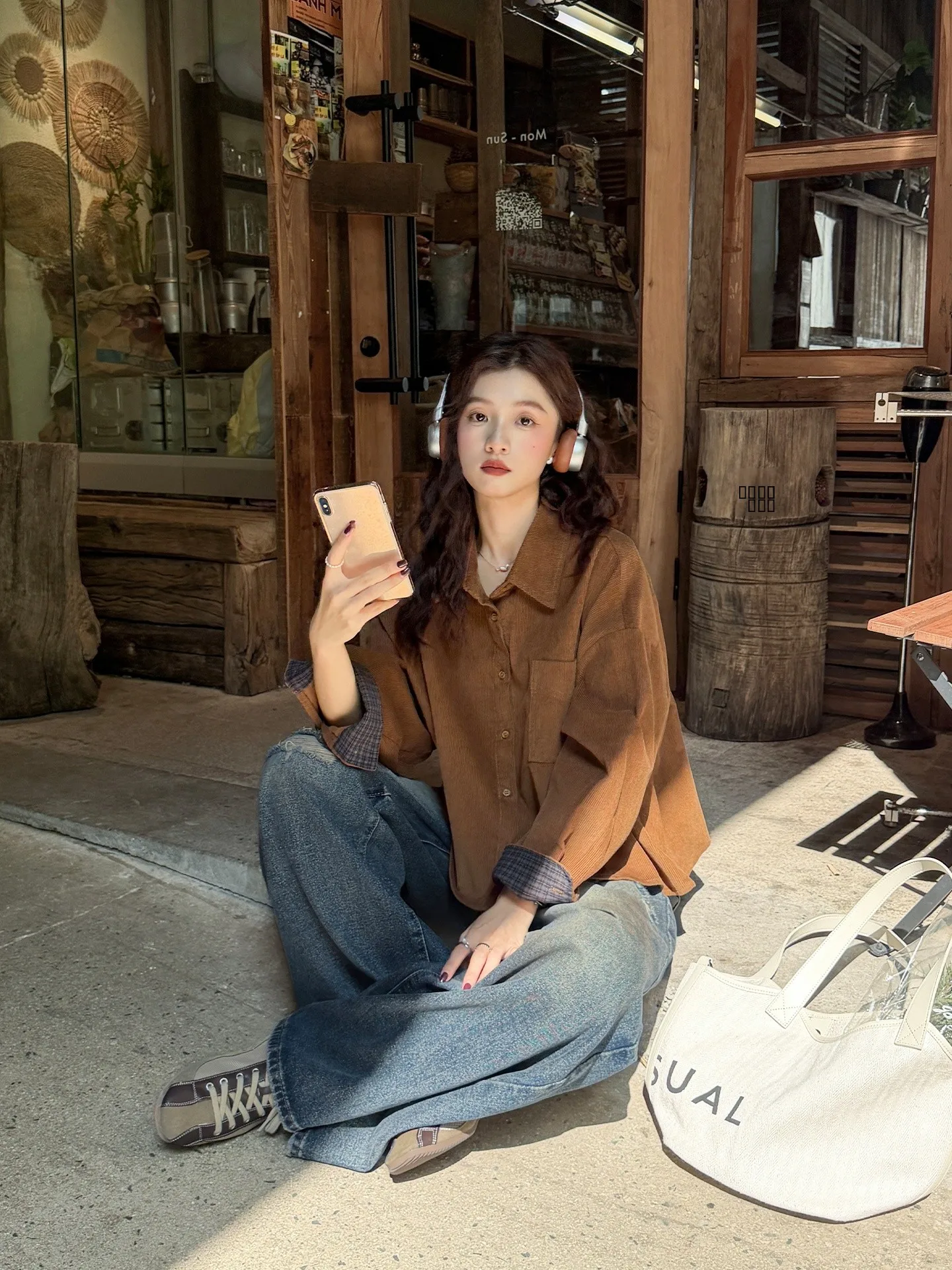 

Ретро-рубашка из вельвета с длинным рукавом, свободного кроя, укороченная, базовый слой, винтажный кофейный цвет, для многослойных образов, для повседневной носки, женская.