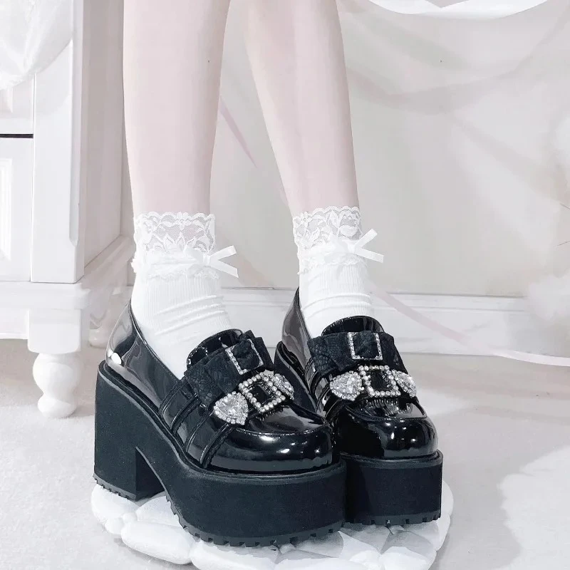 

Оригинальная женская обувь в форме сердца в стиле Лолиты, туфли-лодочки на платформе в японском стиле с глубоким вырезом и острым носком, туфли Мэри Джейн