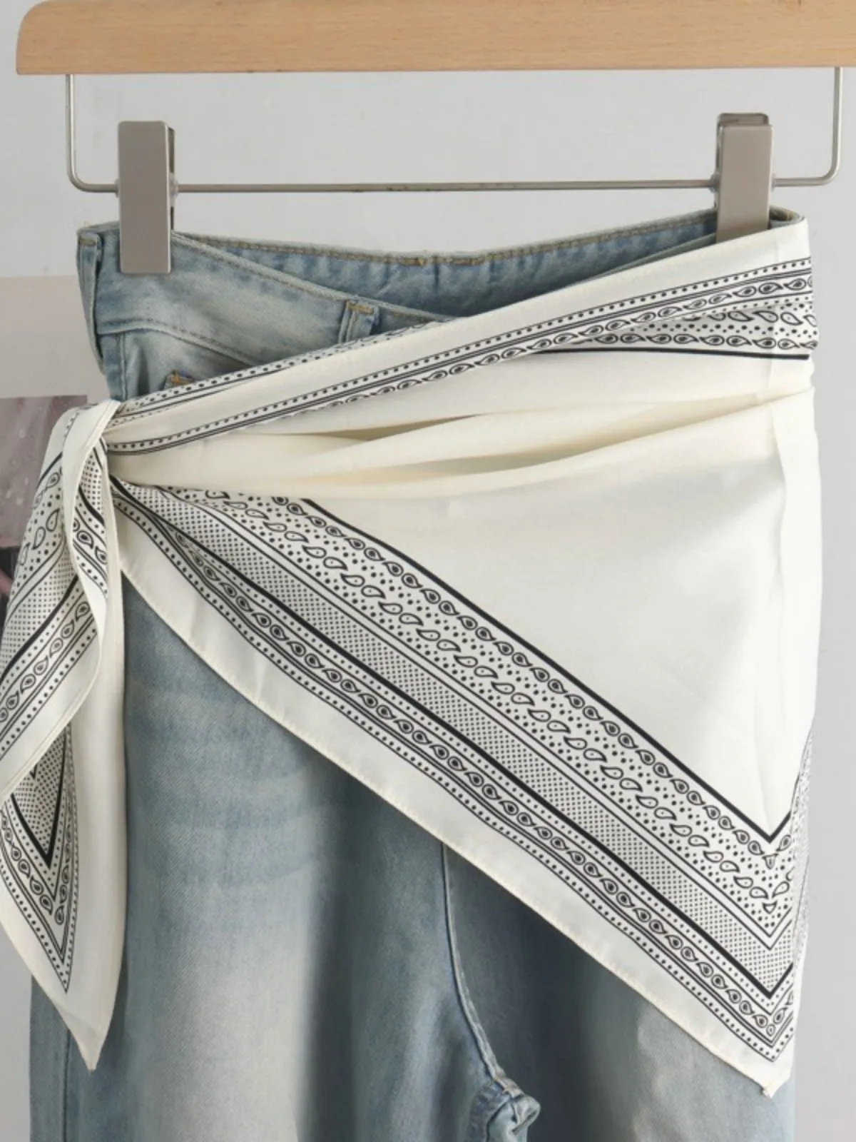 Stacked Wear twill Triangle Scarf Waist Tie Triangular Shape Versatile Decorative Headscarf Neck Tie Stylish Layering