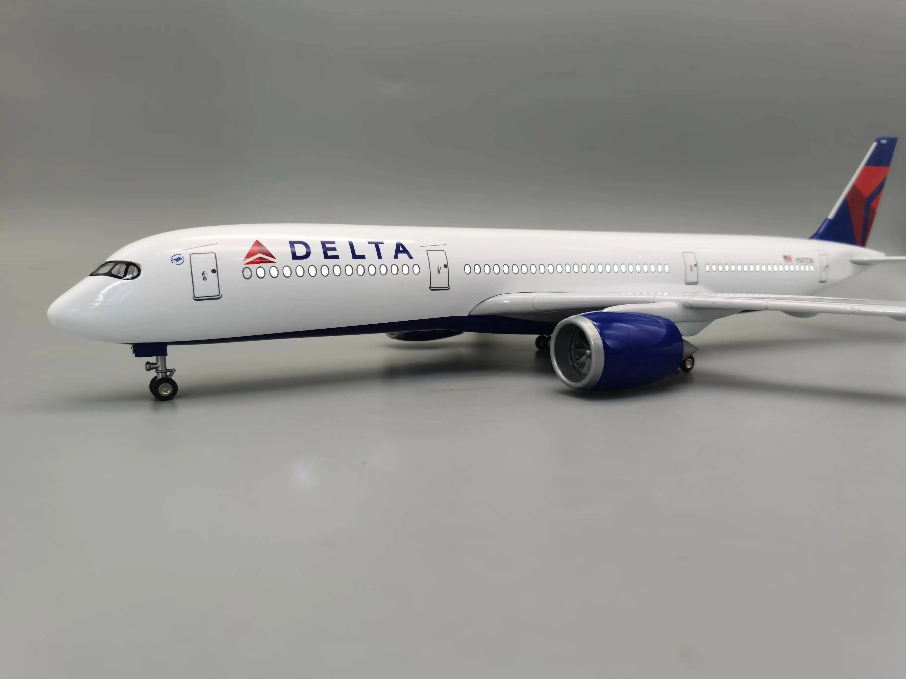 Delta Air Lines 47CM 1:142 Model Aircraft A350 Airbus LED Light Die-casting Machine Collected Gift By Aviation Enthusiasts