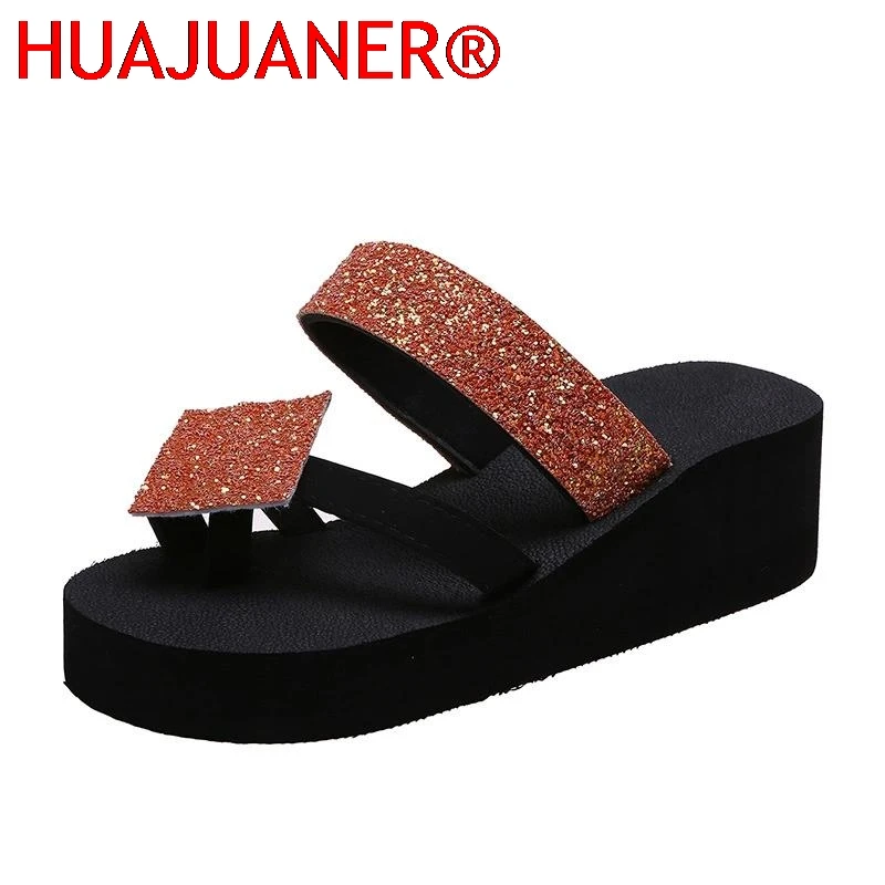 

Женские шлепанцы Bling 2026: Новые летние женские тапочки на платформе, повседневные пляжные туфли, женские сандалии на танкетке, большие размеры