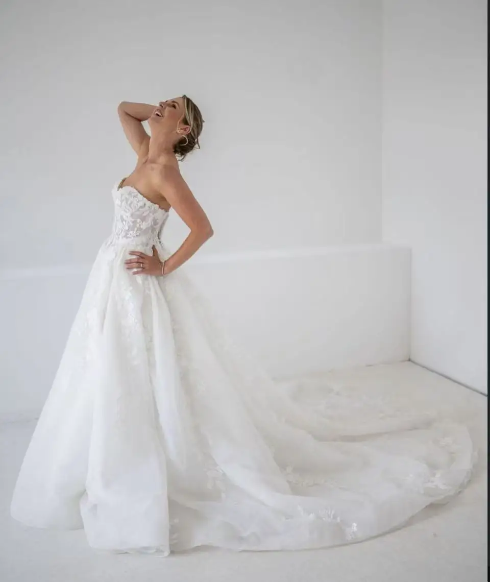 새로운 도착 웨딩 드레스 A 라인 레이스 Strapless 민소매 페르시 맞춤형 신부 가운 Vestidos De Novias