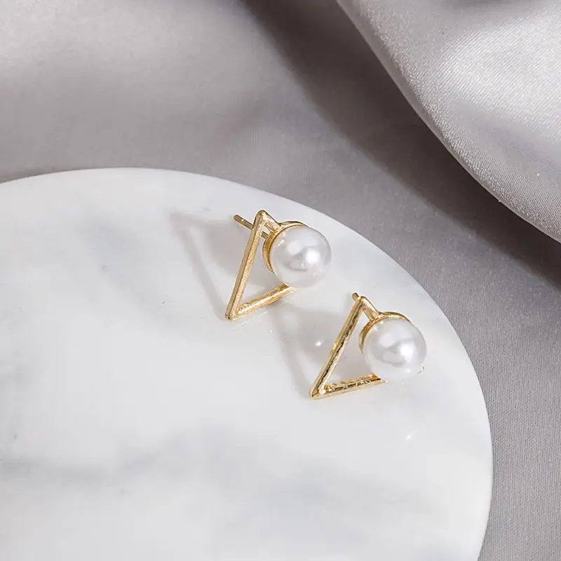 Small Triangle Stud Earrings for Women Imitation Pearl Tiny Earrings Korean Fashion Ear Jewelry Sweet Cute Ear Accessories