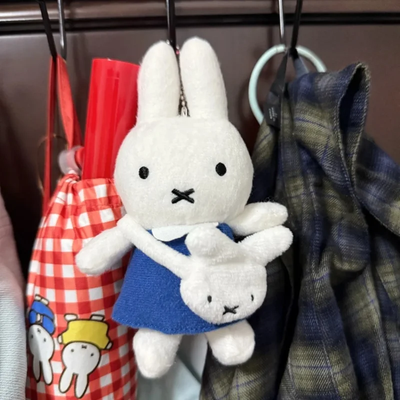 Poupée en peluche Miffy mignonne, jupe bleue de dessin animé, jouet en peluche, accessoires de sac à dos, pendentif Dopamine, porte-clés créatif, cadeaux pour filles