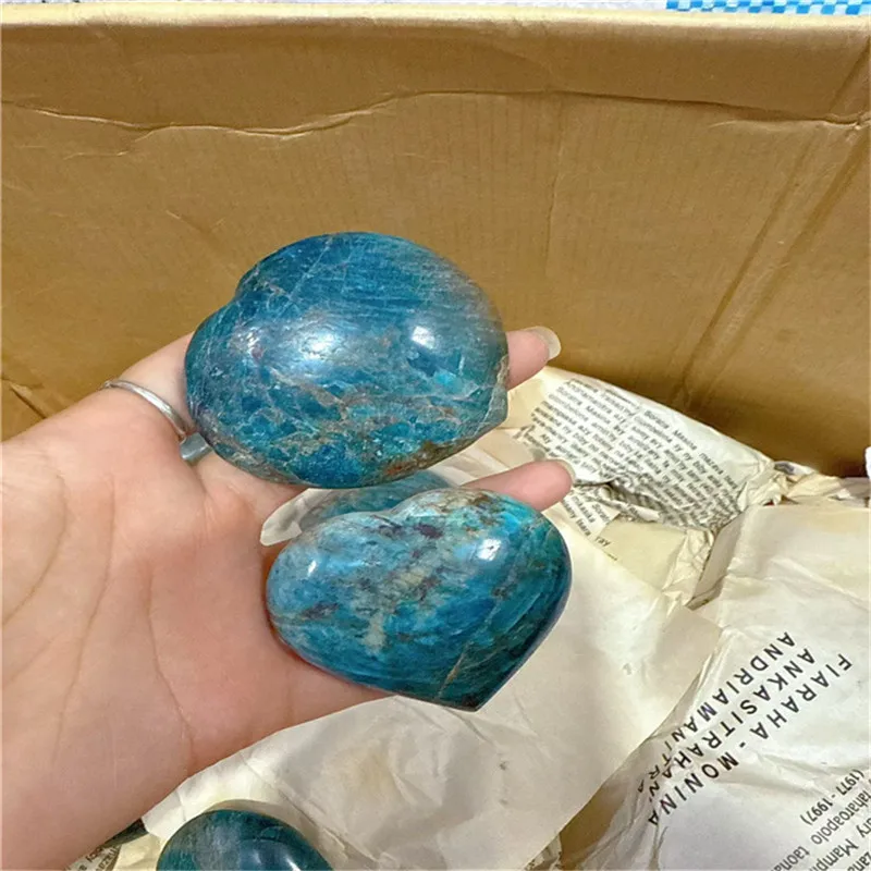 6-7cm Natural crystal blue apatite heart-shaped home decoration