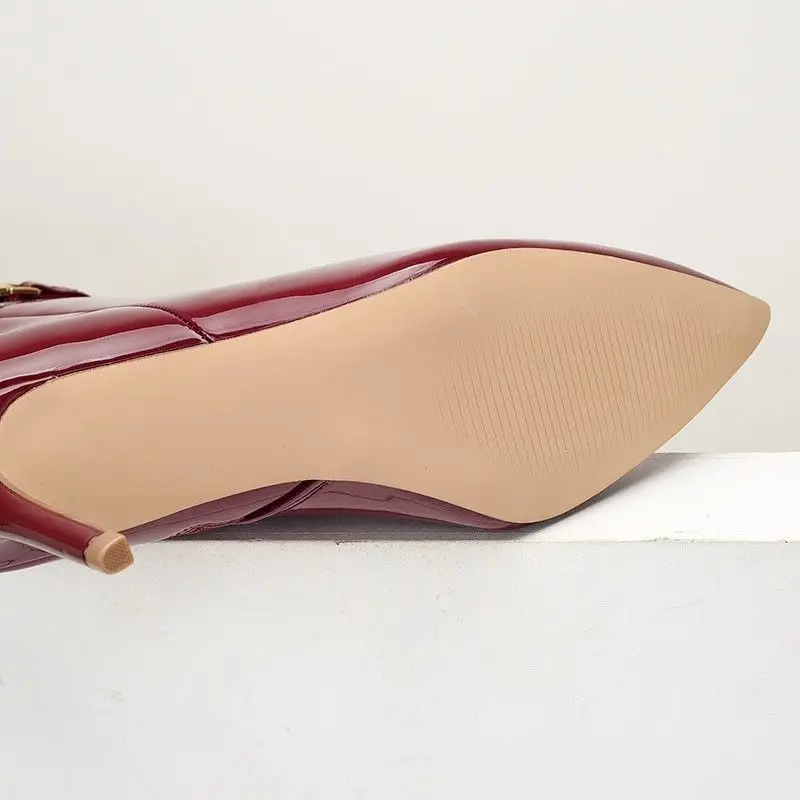 Original Designermarke, weinrotes Lackleder, Gürtelschnalle, spitze High-Top-Stiefel mit hohen Absätzen für Damen – Detail 14
