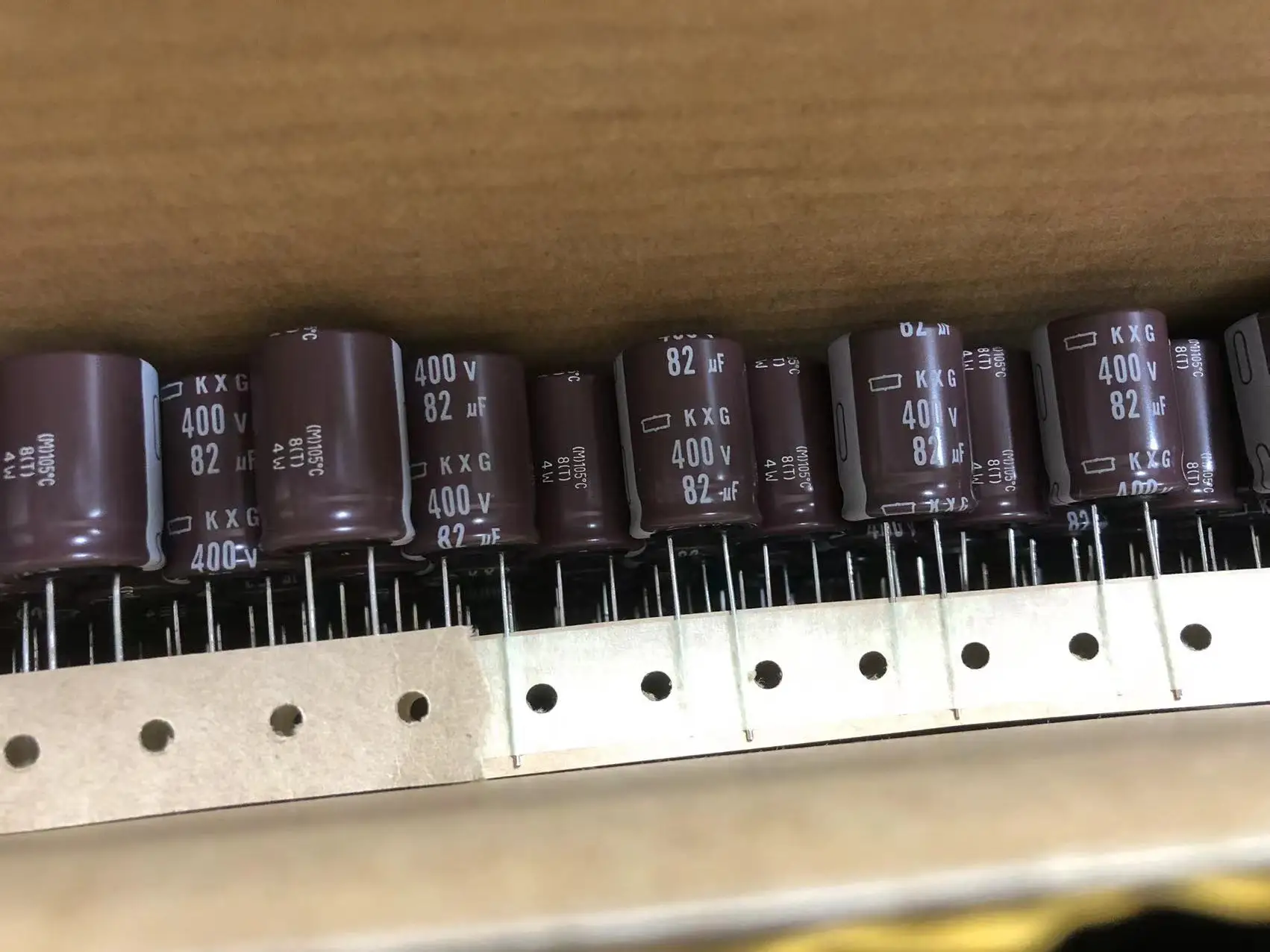 2024 جديد نيبون KXG 400V82UF 18X25 مللي متر NCC مُكثَّف كهربائيًا 82 فائق التوهج 400V CHEMI-CON 82 فائق التوهج/400v kxg رائجة البيع