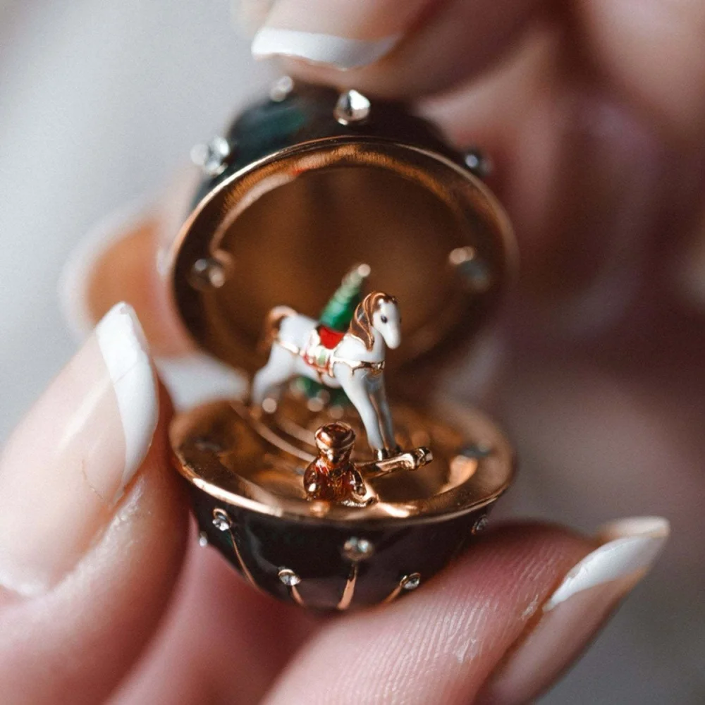 Simple Easter Egg Closure Necklace For Women Retro 18k Copper Alloy Soldier Rainbow Horse Pendant Necklace Fashion Jewelry