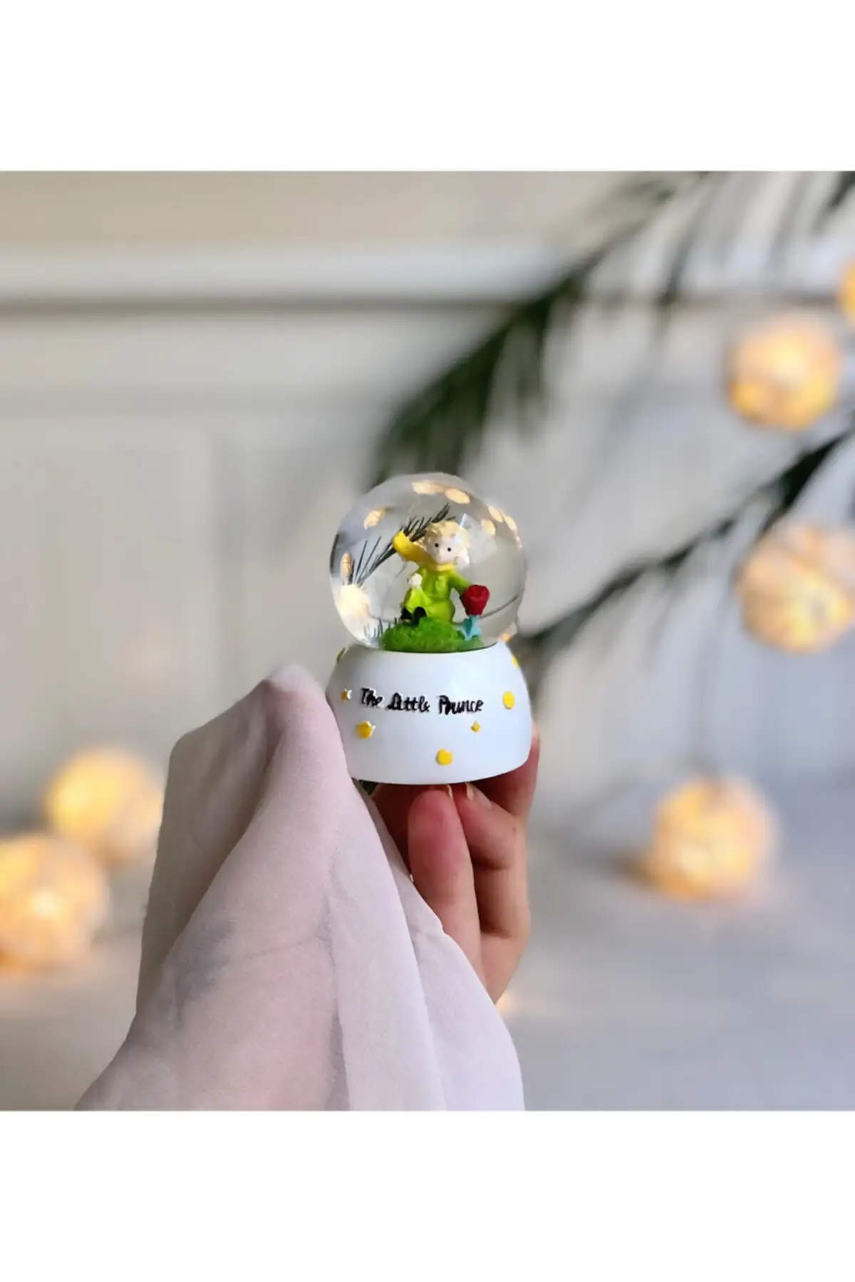 

Musical Luminous Spray Snow Mini Globe 4.5cm by 6.5cm Home Office Decoration Souvenirs Toys And Cute Spheres