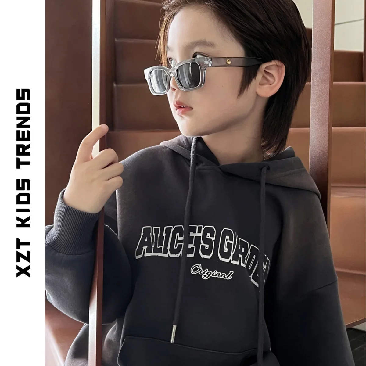 

2023 Autumn and Winter Children's Thickened Hooded Sweater Korean Edition plush men's westernized sweater trend