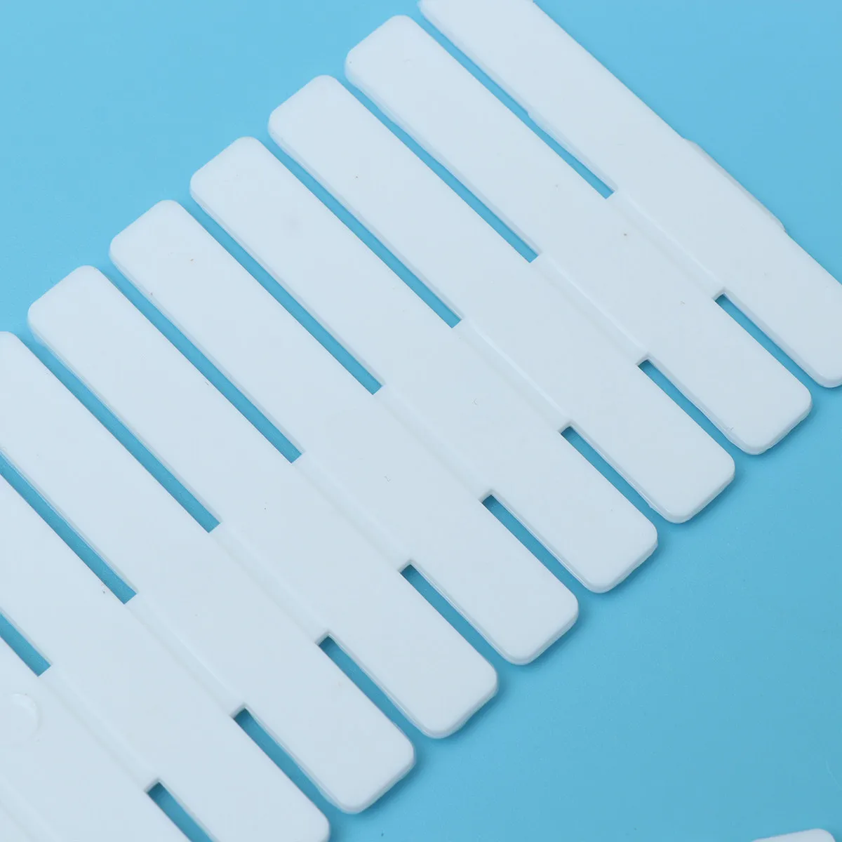 

4Pcs Plastic Drawer Divider Partition 32.4x7cm Wearable Snap Buckle Storage Spacer for Office Supplies Kitchen Utensils Makeup