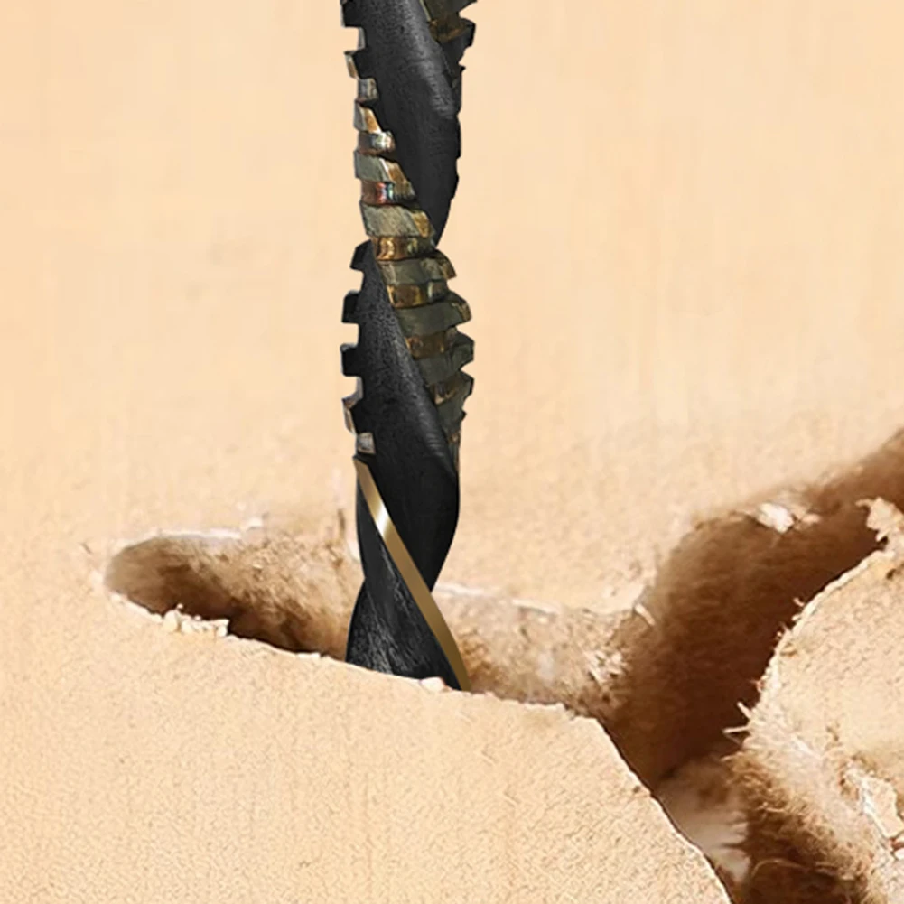 

Эффективное сверло для деревообработки с зубчатыми кромками и прямым хвостовиком для расширения отверстий в дереве