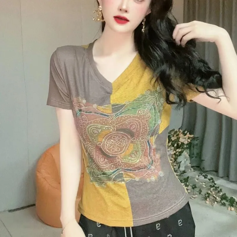 Coreano contrasto colore impiombato Design Sense Diamonds t-Shirt con scollo a v estate Vintage Slim All-match Pullover Top abbigliamento donna